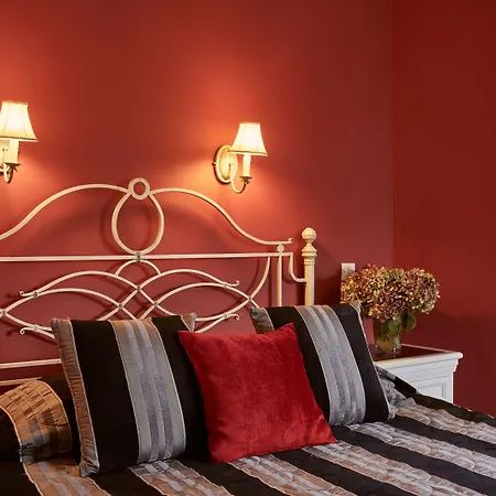 Dryades And Hotell 3*